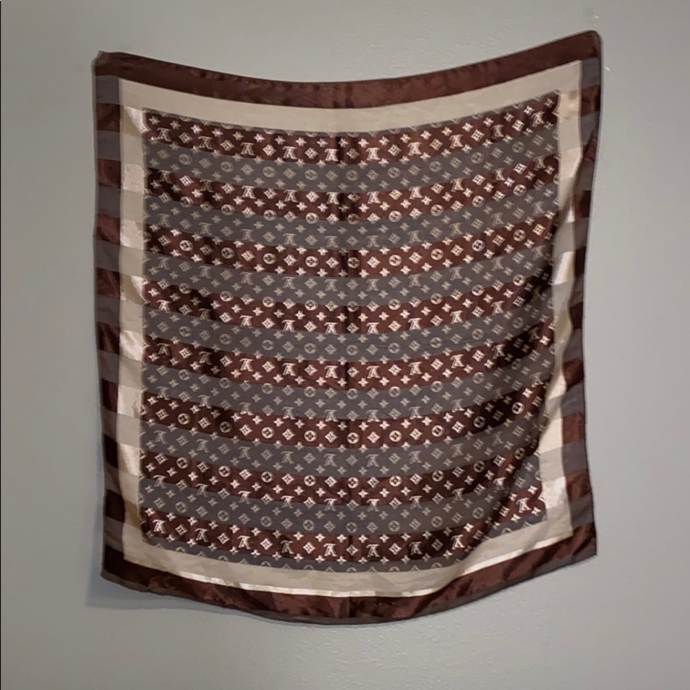 Louie Vuitton Scarf/Wrap